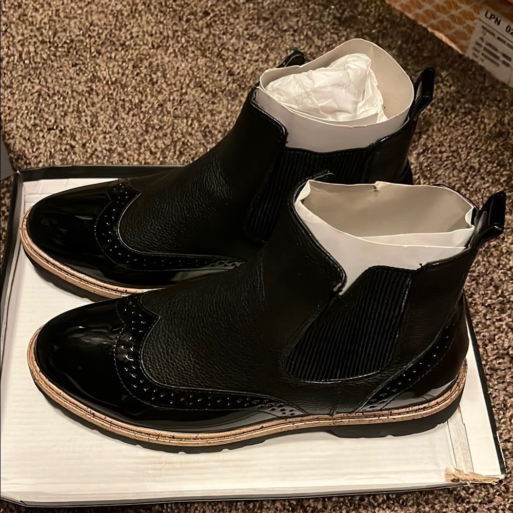 Chelsea Black Ankle Boots with black patent leather finish